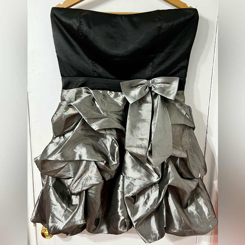 Strapless bicolor minidress